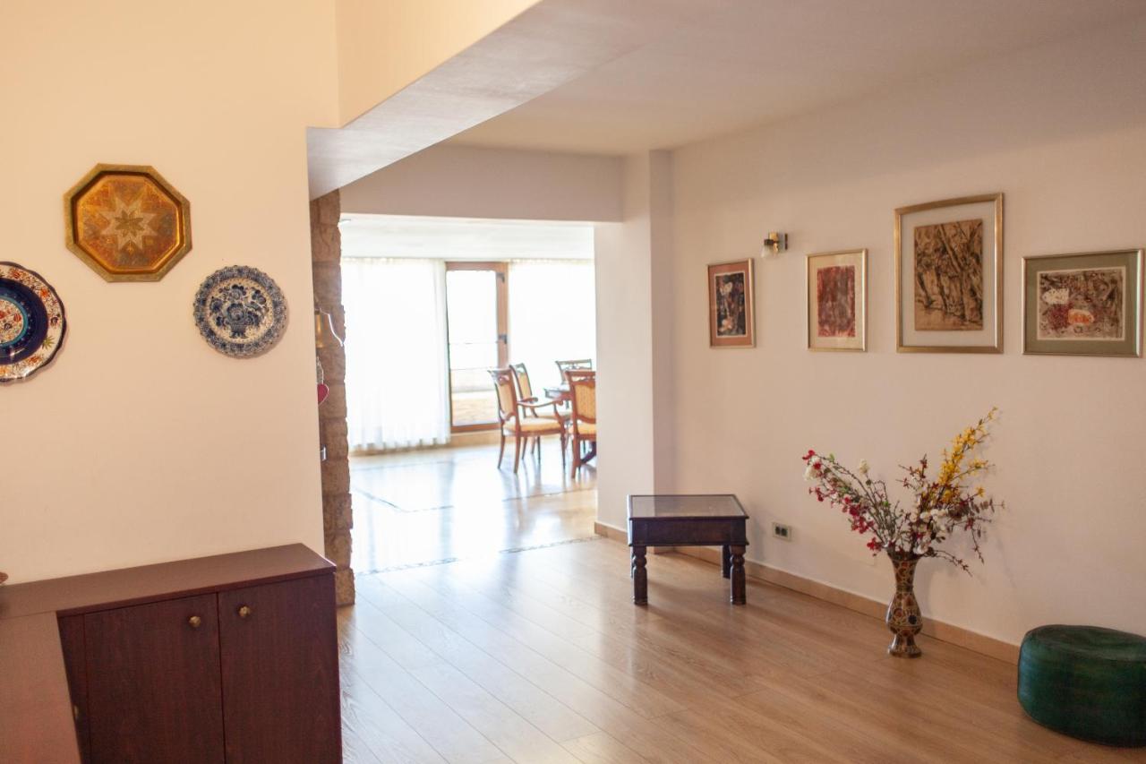 Spacious Apartment In City Centre Iasi Exterior photo