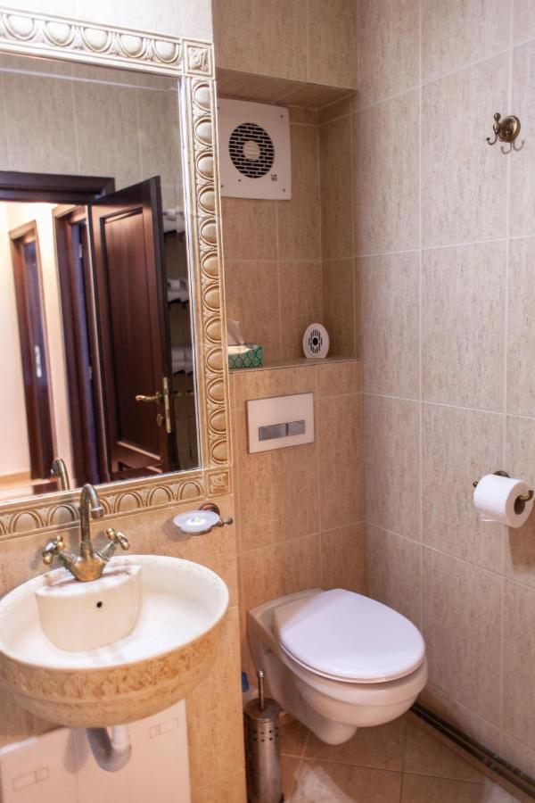 Spacious Apartment In City Centre Iasi Exterior photo